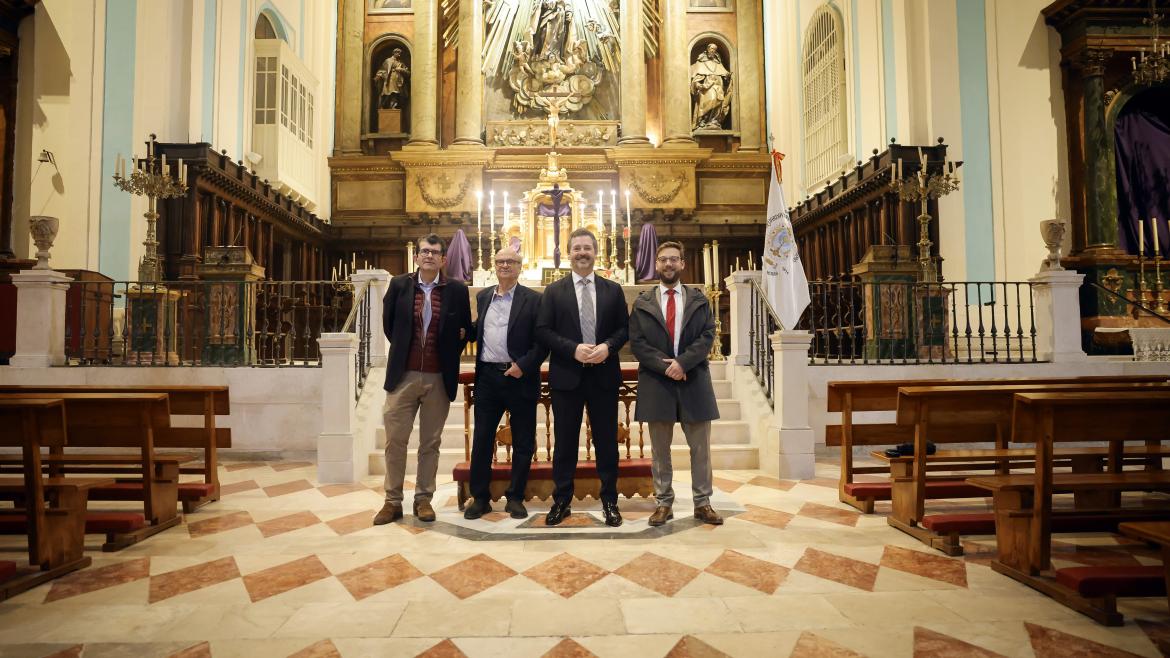 Mariano de Paco Serrano durante su visita a la parroquia de Nuestra Señora del Carmen y San Luis Obispo