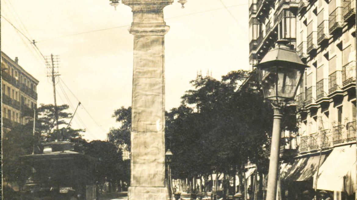 Farola anunciadora en Cuatro Caminos Farola anunciadora en Cuatro Caminos.