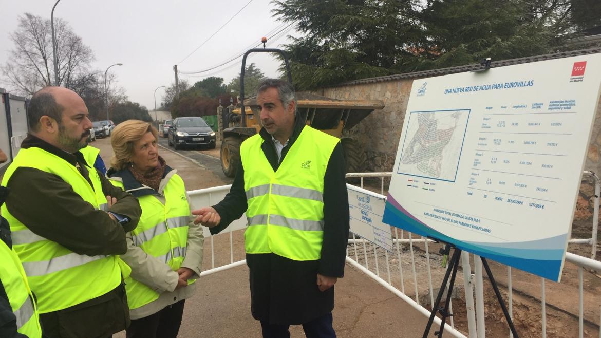 La Plaza de Castilla con el deposito del Canal de Isabel II en primer plano
