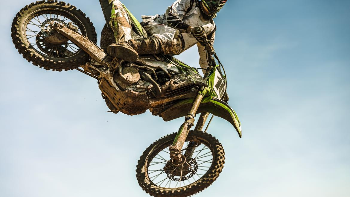 La Comunidad de Madrid acogerá el Gran Premio de España del Mundial de Motocross Piloto de motocross saltando con la motocicleta