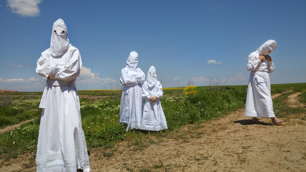 La Comunidad de Madrid dedica una exposición fotográfica a las fiestas tradicionales descritas en las obras de Miguel de Cervantes Penitente de la romería de Villarín de Campos, Zamora