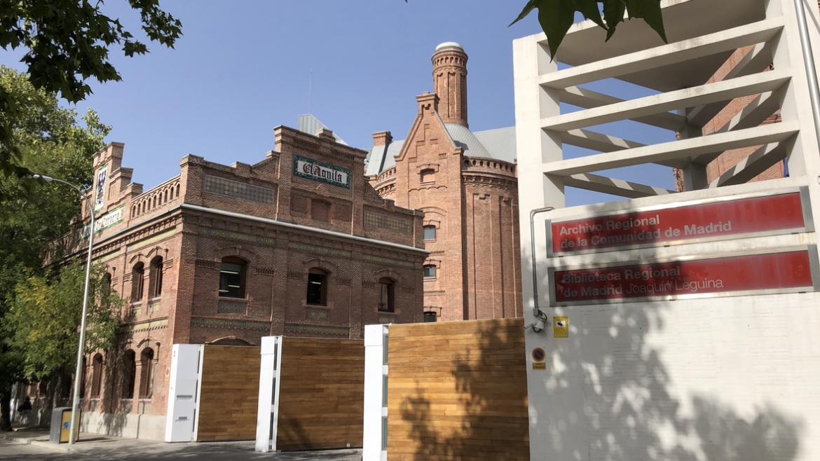 Entrada a la Biblioteca Regional de Madrid