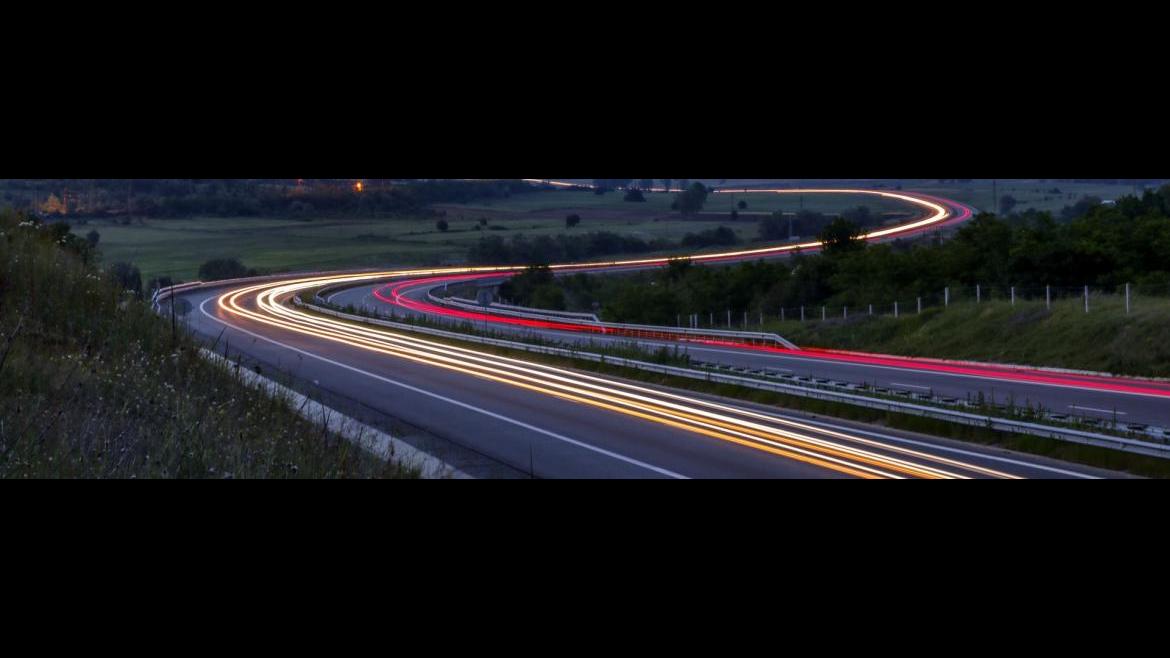 Carretera con luces