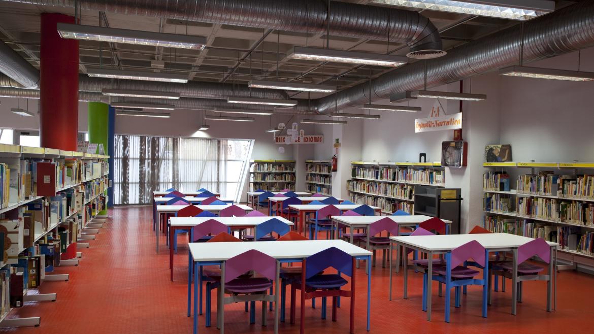 puestos de lectura en la biblioteca pública de vallecas