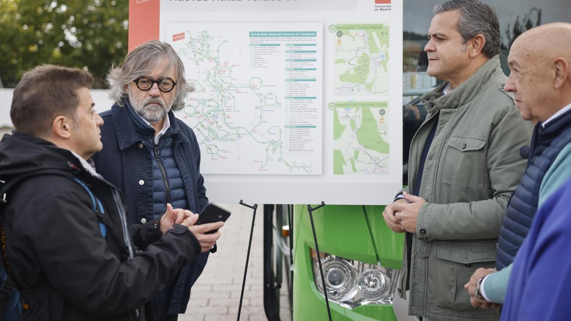La Comunidad de Madrid suma dos nuevas Rutas Verdes que recorren 33 kilómetros en cuatro municipios de la sierra de Guadarrama Jorge Rodrigo en la presentación en Moralzarzal dos nuevas rutas verdes