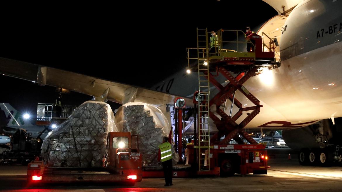 Descarga de material sanitario Material sanitario avión