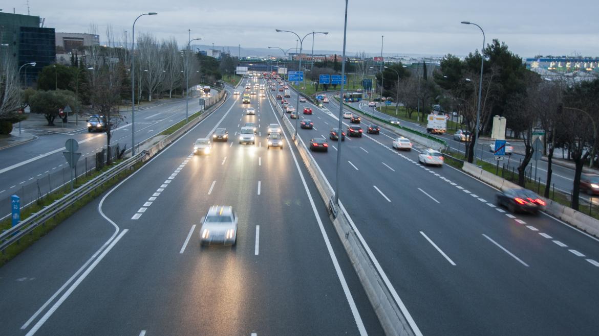 Carretera coches Coches circulando por la autovía