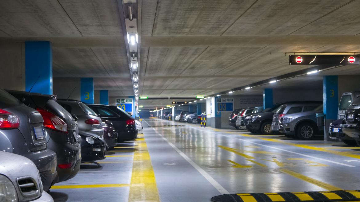 Coches en un parking
