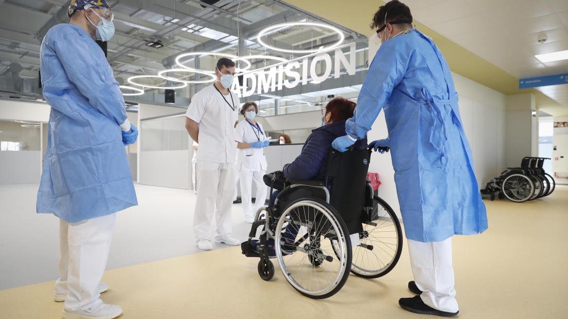 El Hospital Enfermera Isabel Zendal recibe a su primer paciente