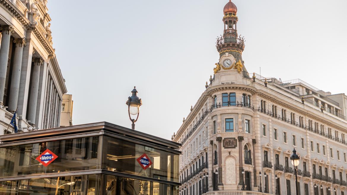 Ascensor de estación de Metro estación de Sevilla