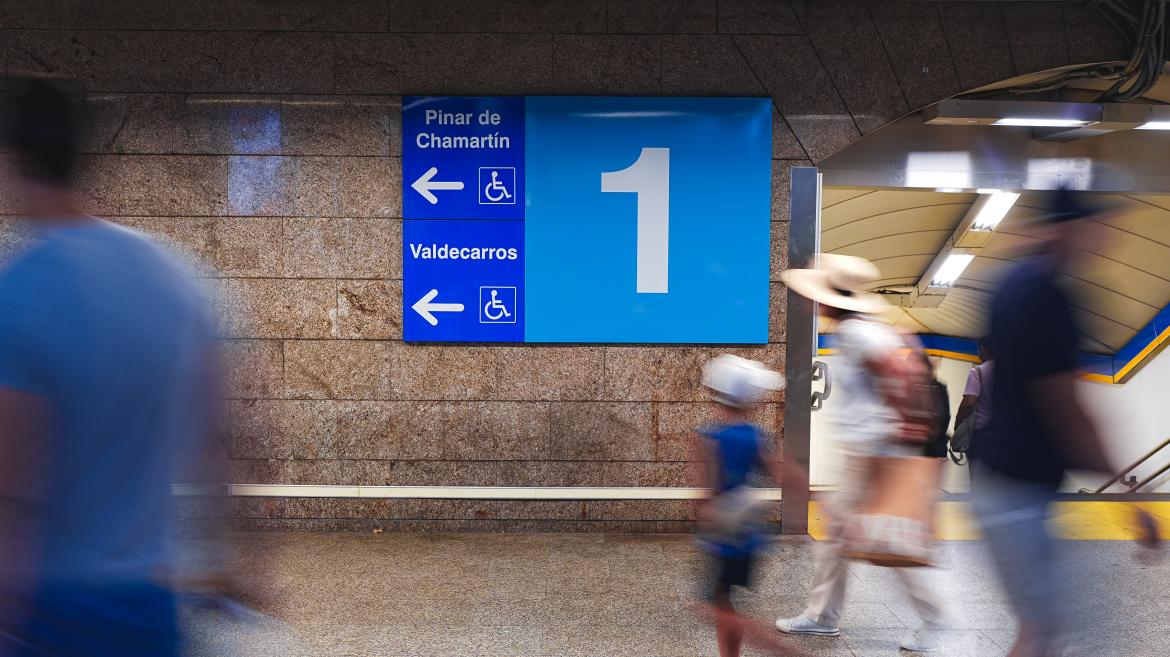 Pasillos de una estación de Metro de la línea 1