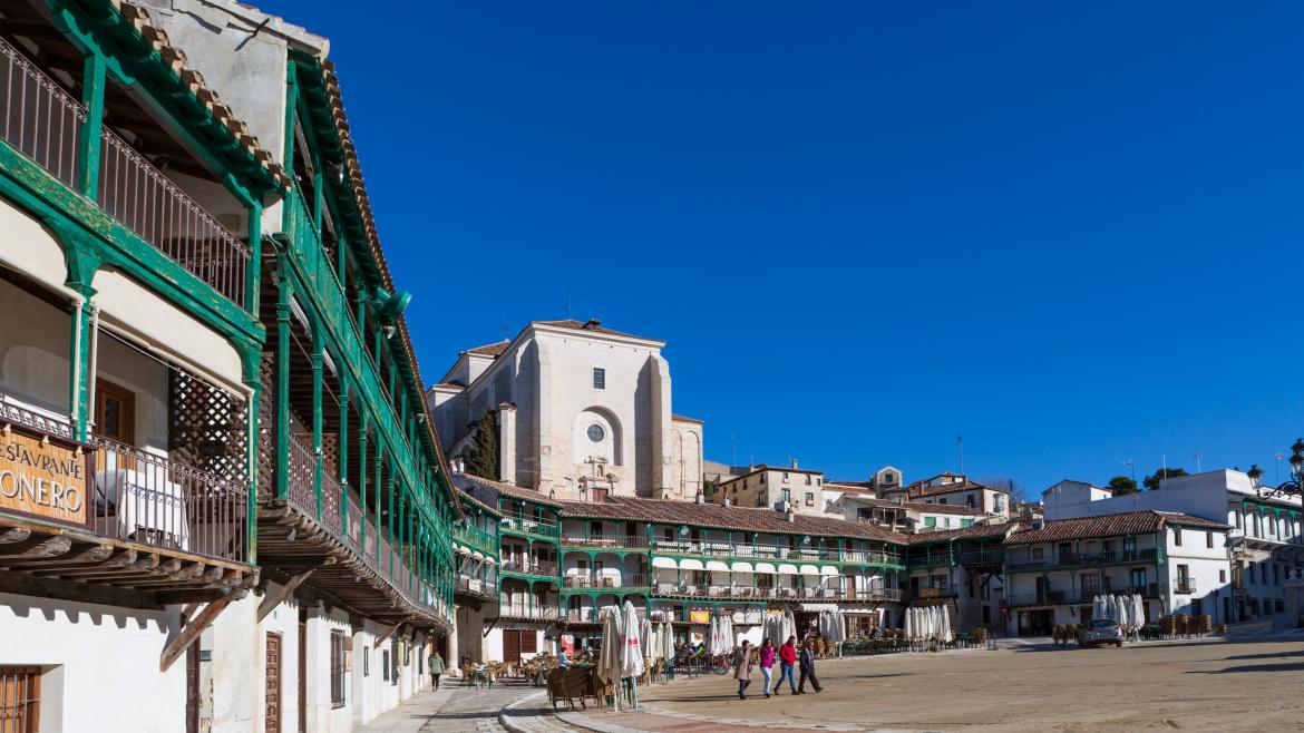 Plaza de Chiincón balcones verdes