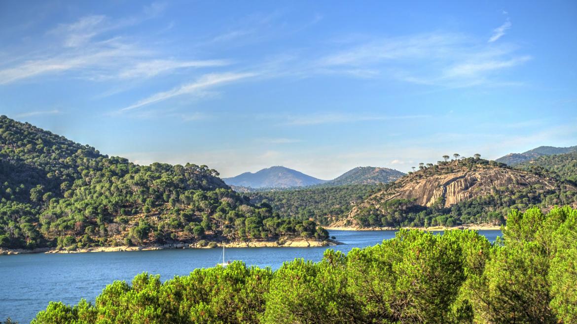 Pantano de San Juan durante el verano
