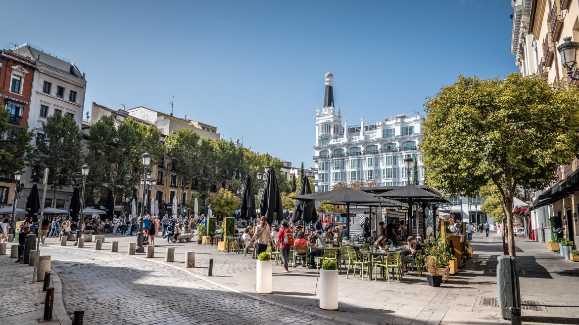 Nueva normativa para ampliar horarios en el sector del ocio y la restauración Plaza Santa Ana