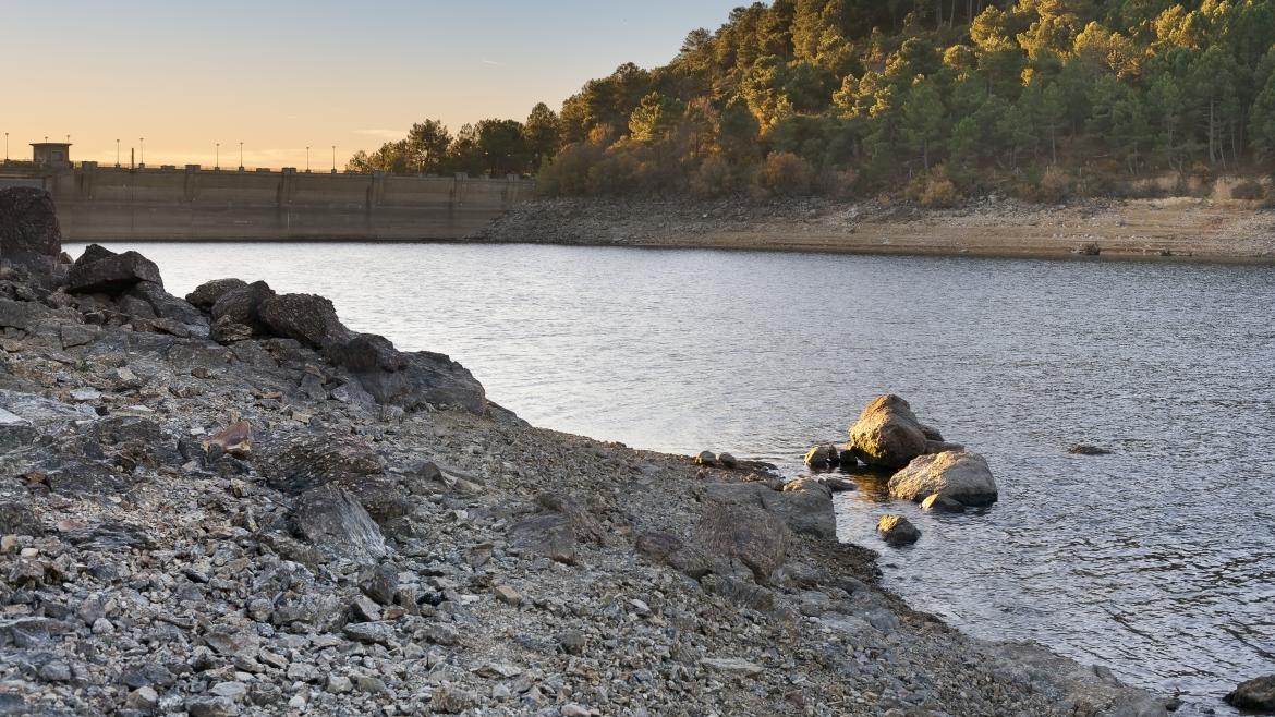 Presa de la Jarosa atardeciendo