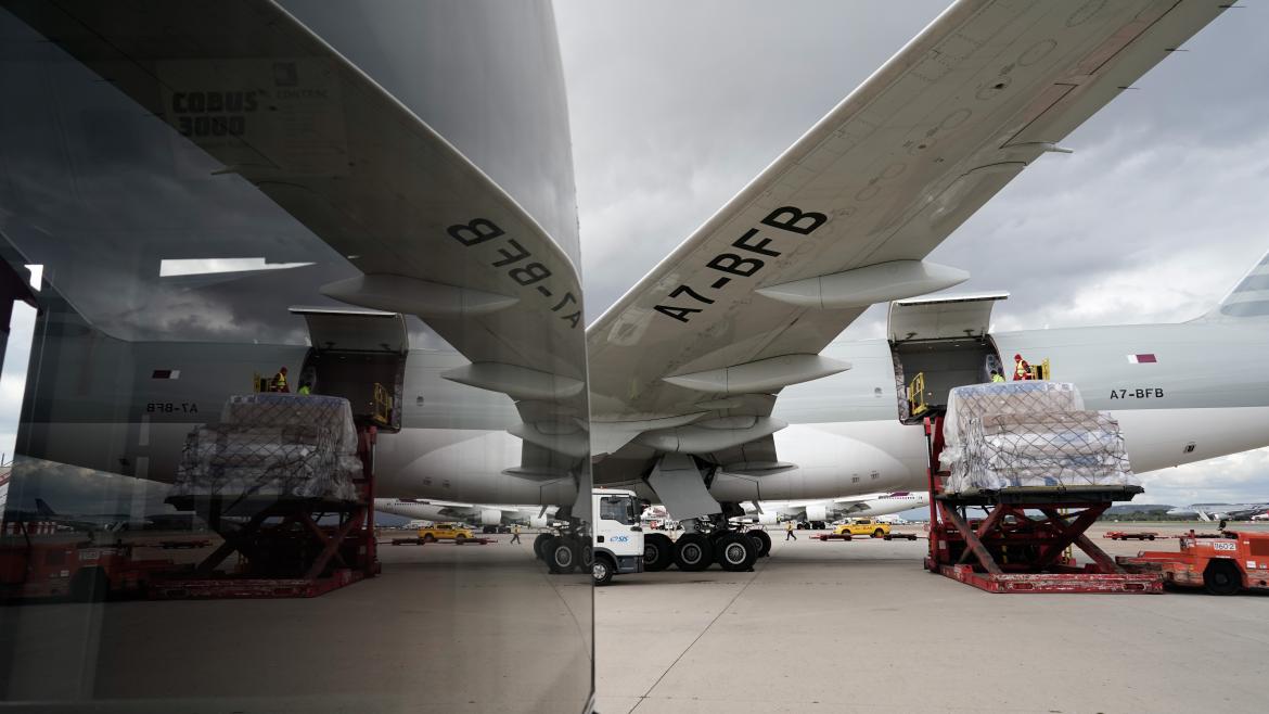 Un avión procedente de China llega a Madrid con material sanitario por el COVID-19