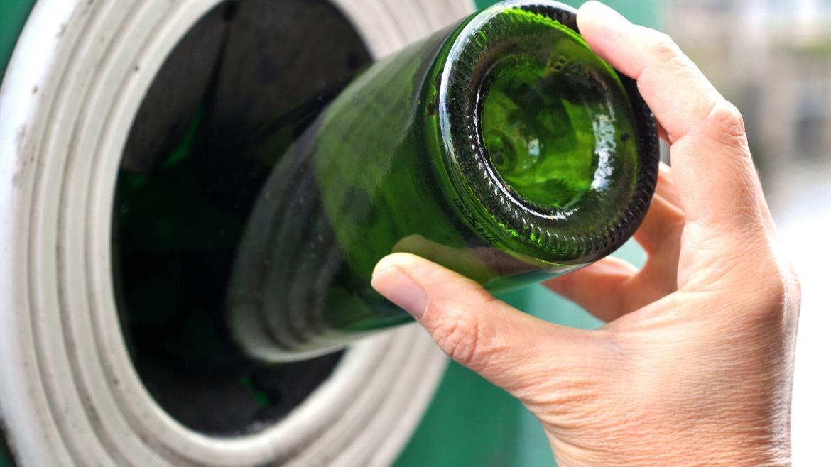 Reciclando botella de vidrio