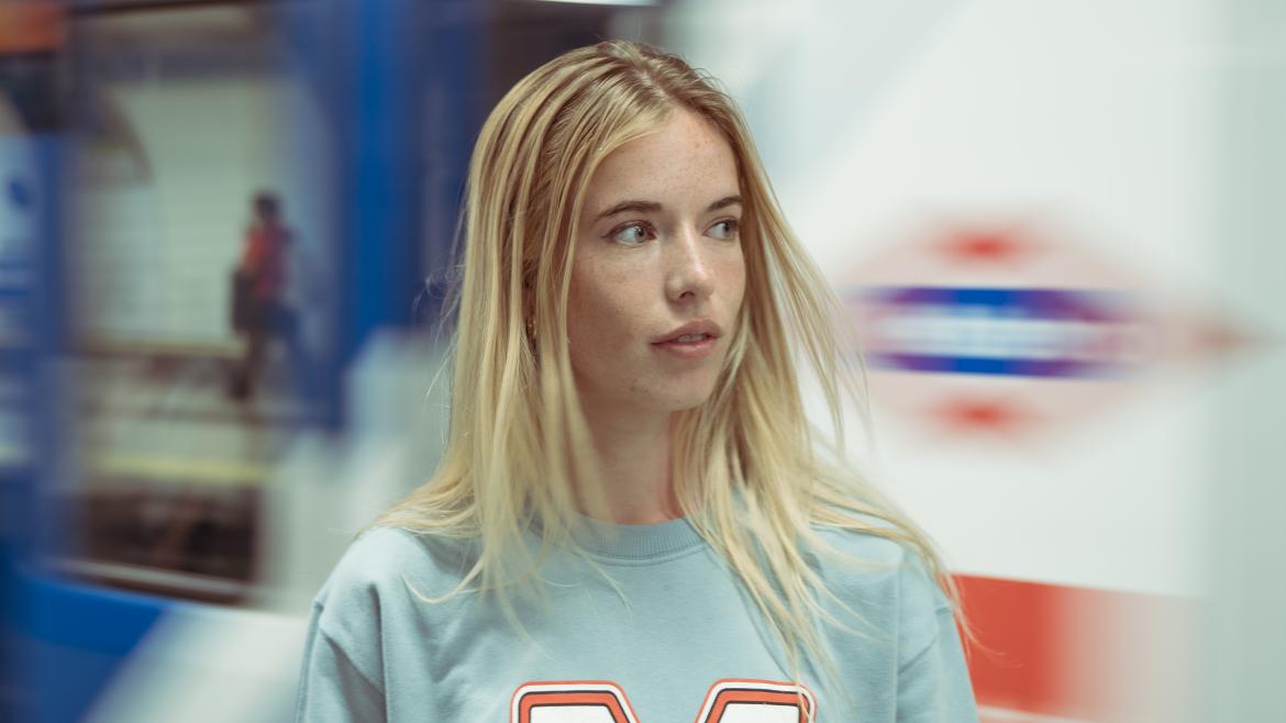 La Comunidad de Madrid pone a la venta una edición limitada de sudaderas de Metro inspirada en la historia, cultura y patrimonio de la región Sudadera Metro