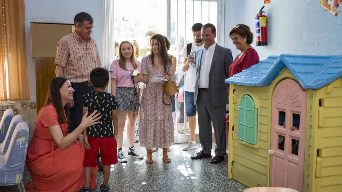 Lola Moreno vista la residencia infantil Vallehermoso