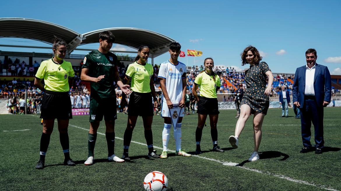  Díaz Ayuso en el Torneo de Fútbol Cadete Vicente del Bosque