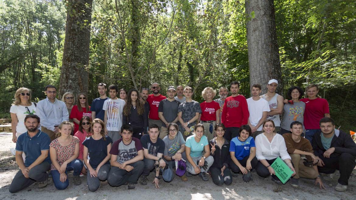 El consejero de Cultura, Turismo y Deportes, Jaime de los Santos, ha visitado hoy el campo de voluntariado ‘Camino de Papel’ El consejero de Cultura, Turismo y Deportes, Jaime de los Santos, ha visitado hoy el campo de voluntariado ‘Camino de Papel’