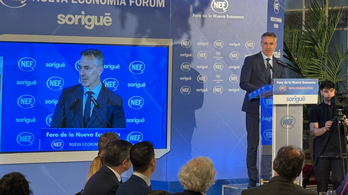 Novillo participa en un desayuno informativo organizado por Nueva Economía Fórum El consejero Carlos Novillo en un desayuno informativo organizado por Nueva Economía Fórum