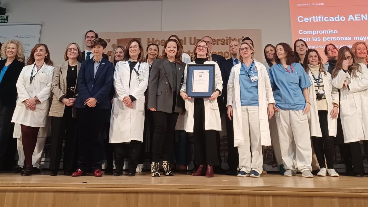 La consejera Fátima Matute durante la entrega de la certificación AENOR al Hospital público Infanta Leonor