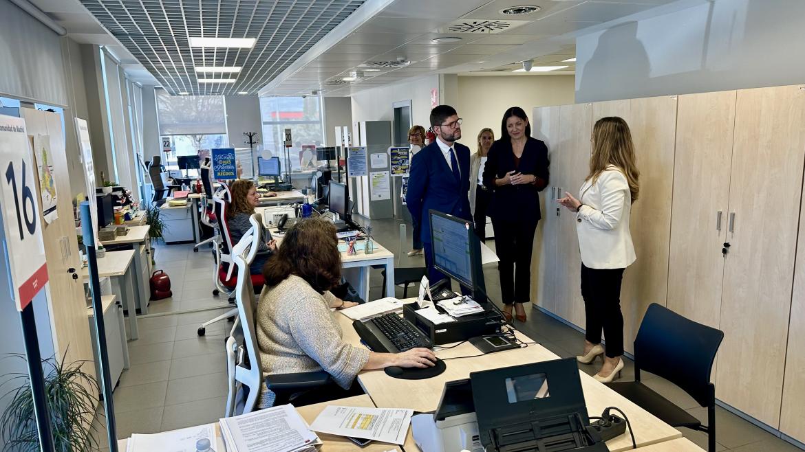 Imagen de cabecera #0 de la página de "La Comunidad de Madrid renueva el convenio para la cesión de la oficina de empleo de Majadahonda"