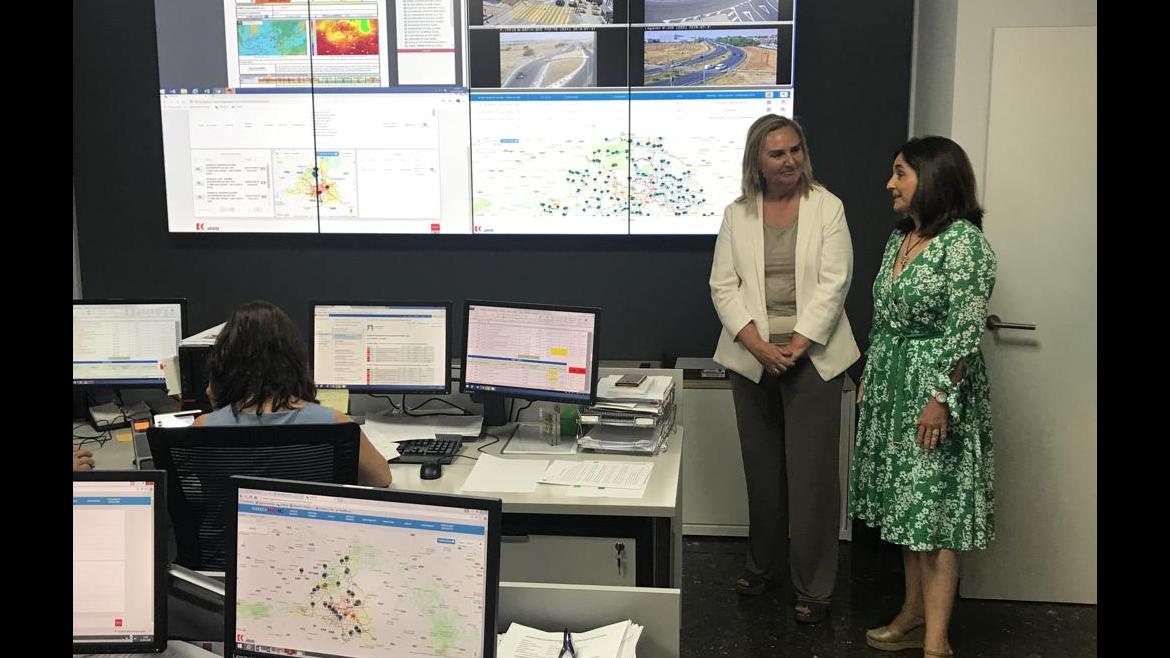 Rosalía Gonzalo en el Centro de Coordinación e Información de Carreteras de la Comunidad de Madrid Imagen Rosalía Gonzalo en el Centro de Coordinación e Información de Carreteras de la Comunidad de Madrid