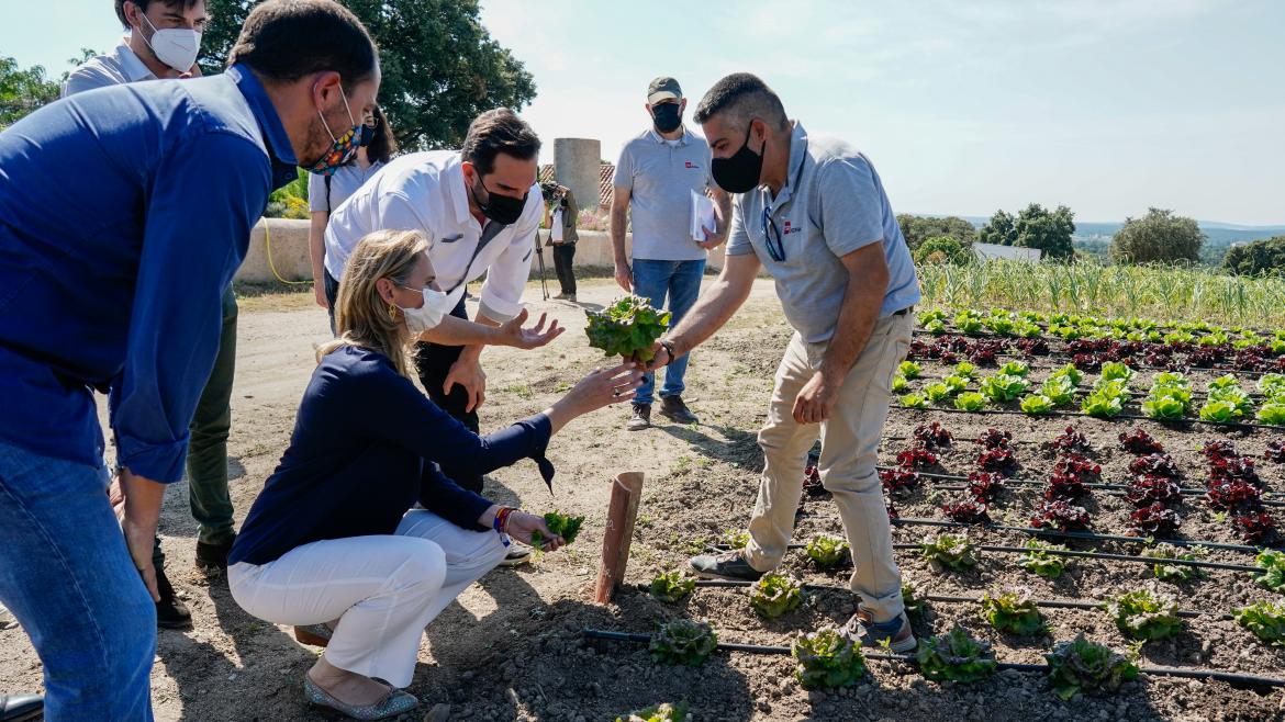 Paloma Martín ha visitado el Agrolab de San Lorenzo de El Escorial