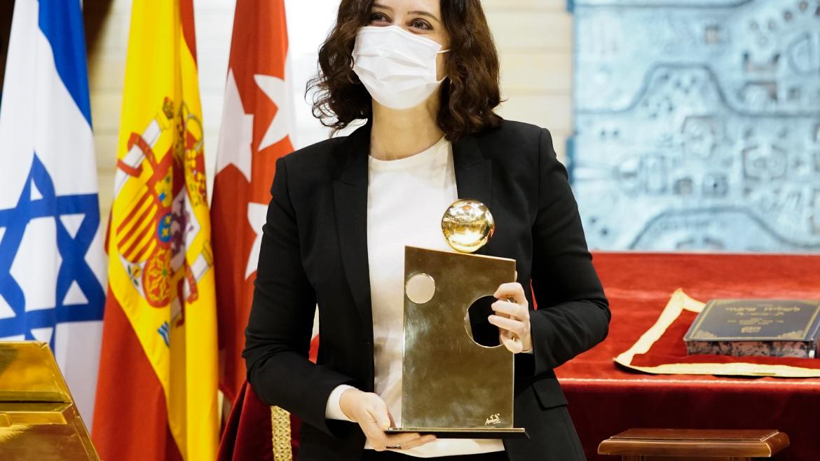 Díaz Ayuso: “no es casualidad que los enemigos de la libertad sean los que profesan el odio a Israel” Isabel Díaz Ayuso durante la entrega de premio