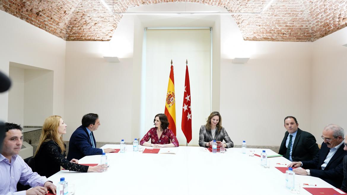 Díaz Ayuso anuncia un Plan de Acción para ayudar a los agricultores y “fomentar y llevar vida a los pueblos de Madrid” Isabel Díaz Ayuso durante la reunión