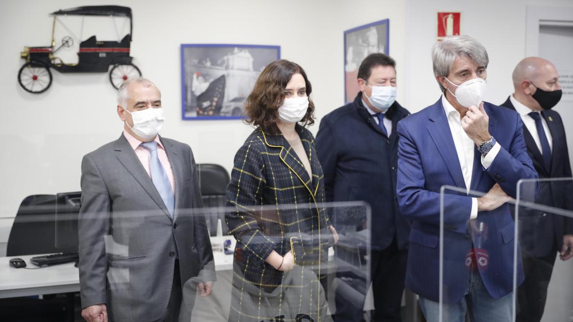 Díaz Ayuso destaca la labor del Taxi durante un “año durísimo” por la pandemia