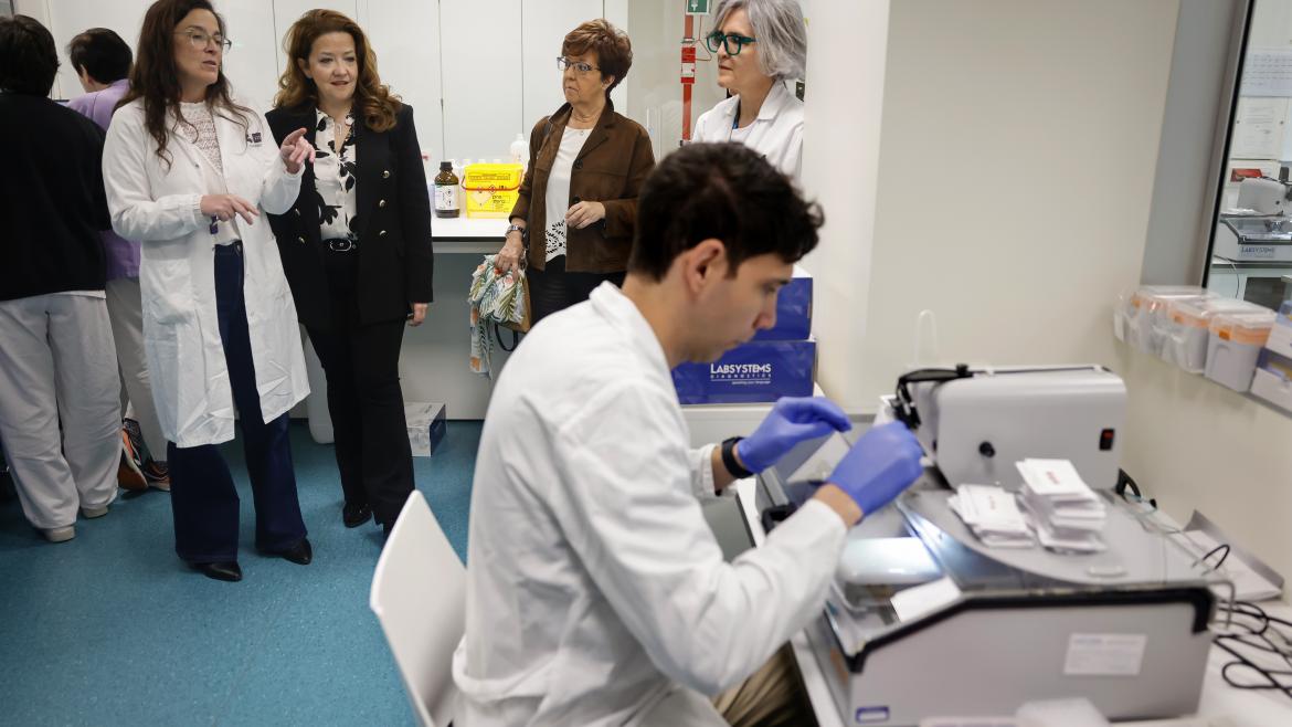 Matute visita el Laboratorio de Cribado Neonatal del Hospital Gregorio Marañón La consejera Fátima Matute durante su visita al Laboratorio de Cribado Neonatal del Hospital Gregorio Marañón