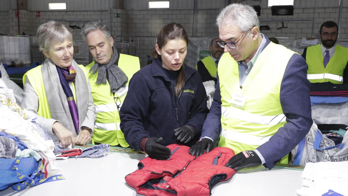 La Comunidad impulsa el reciclaje de ropa y artículos textiles para reducir la contaminación