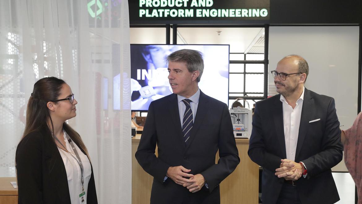 El presidente regional ha firmado un convenio con la empresa Accenture para el desarrollo de nuevas competencias digitales en FP