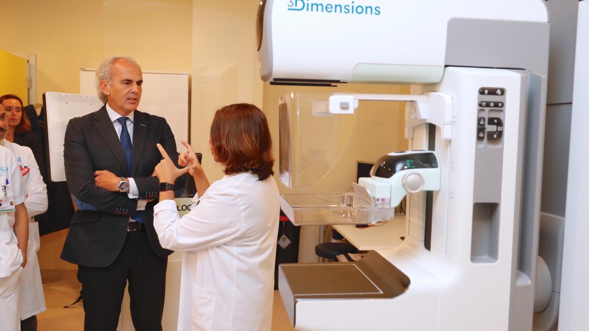 Contamos con un nuevo mamógrafo digital 3D en el Hospital de Torrejón Ruiz Escudero durante la visita
