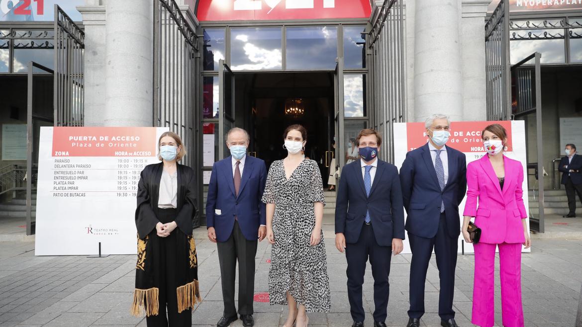 La presidenta de la Comunidad de Madrid ha asistido hoy a La Traviata