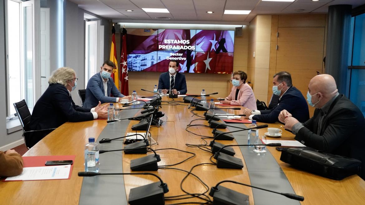 Reunión con el sector deportivo y con representantes de gimnasios de la región Mesa de reunión