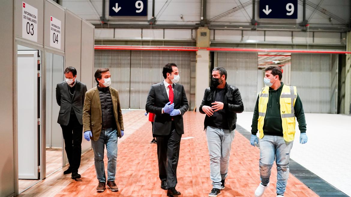 Aguado visita el hospital temporal de la Comunidad de Madrid en IFEMA para pacientes de coronavirus Ignacio Aguado visitando el hospital de la Comunidad en IFEMA