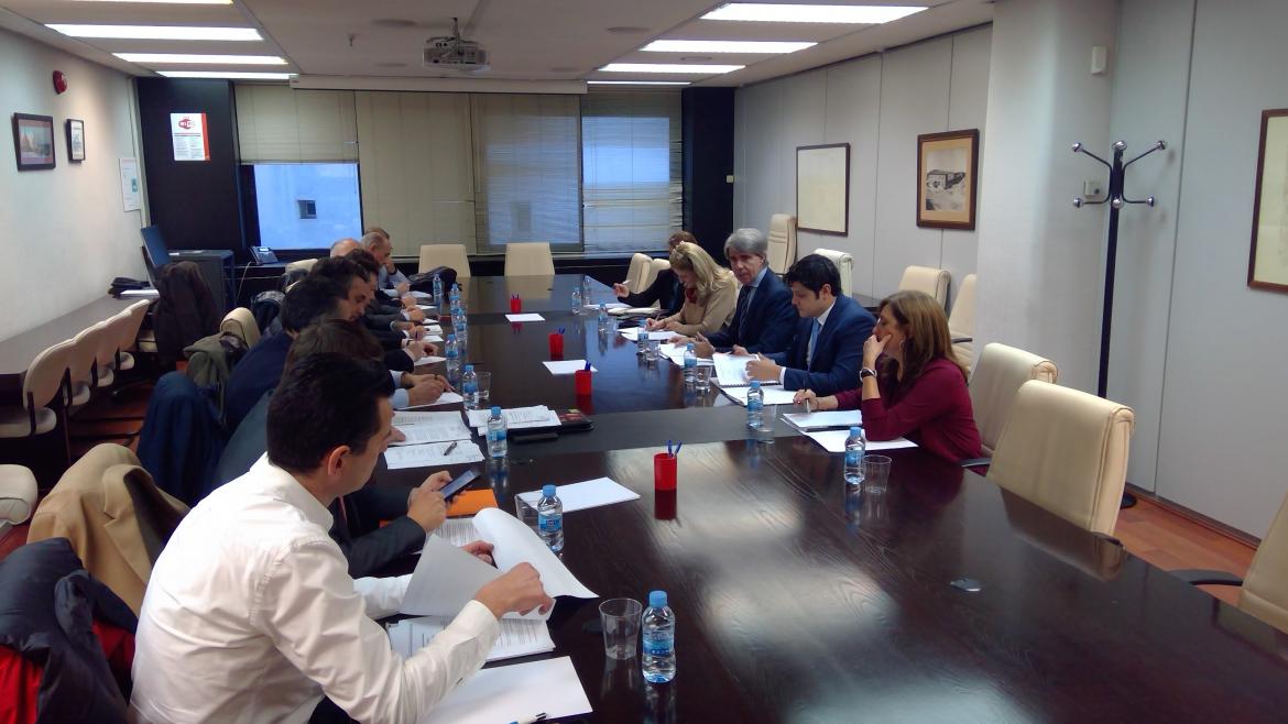 Ángel Garrido se reúne con las principales asociaciones del taxi Ángel Garrido durante la reunión con las principales asociaciones del taxi