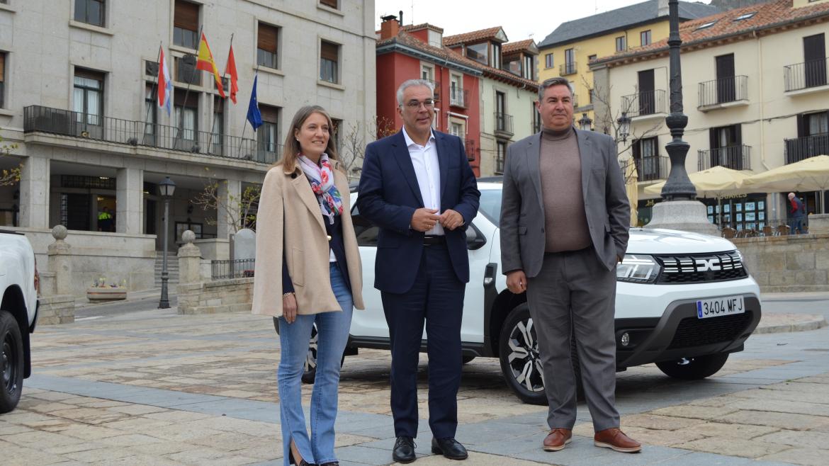 El consejero Carlos Izquierdo presenta el balance de legislatura del Programa de Inversión Regional El consejero junto a otros representantes