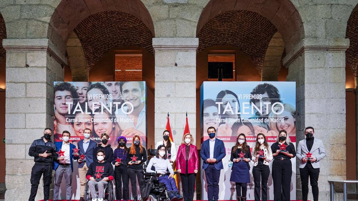La consejera con todos los premiados