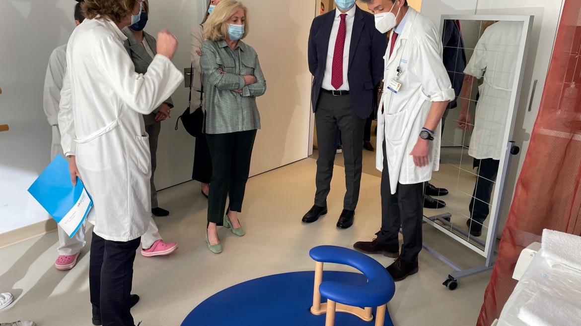 Los consejeros recorriendo las instalaciones 