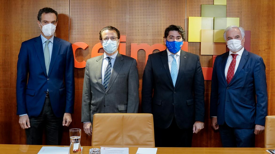 Fernández Lasquetty y David Pérez - CEIM Foto de familia de los consejeros