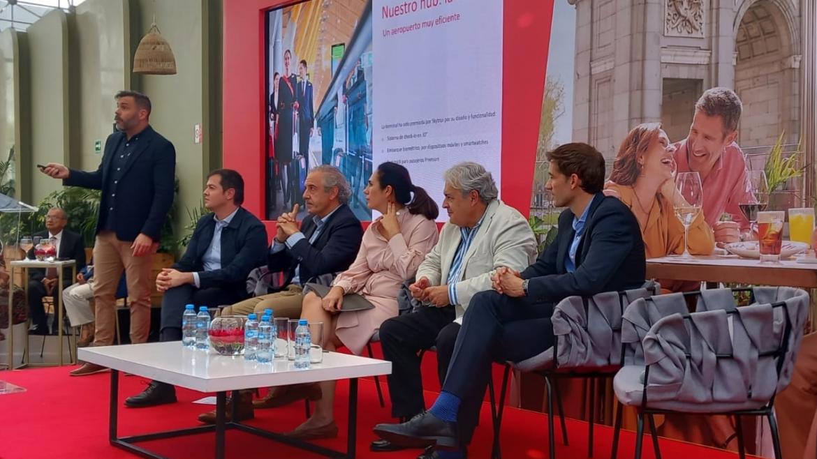 El director general de Turismo, Luis Martín, se reúne con turoperadores colombianos en Bogotá