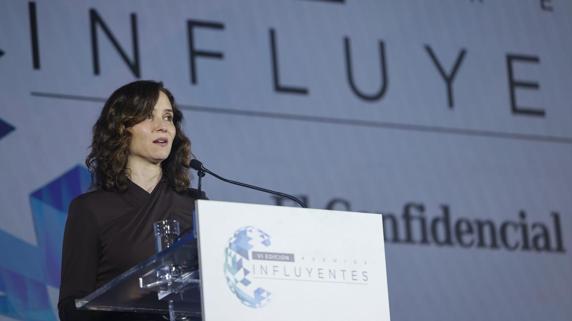 La presidenta interviniendo en el atril