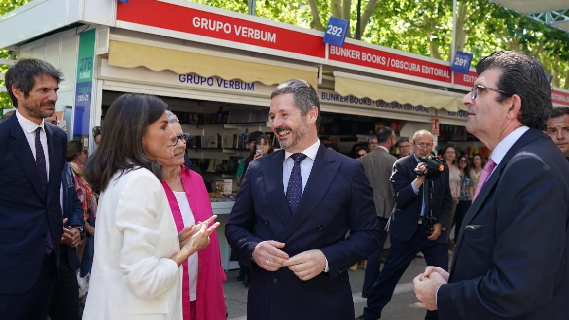 El consejero Mariano De Paco Serrano en la Feria del Libro de Madrid