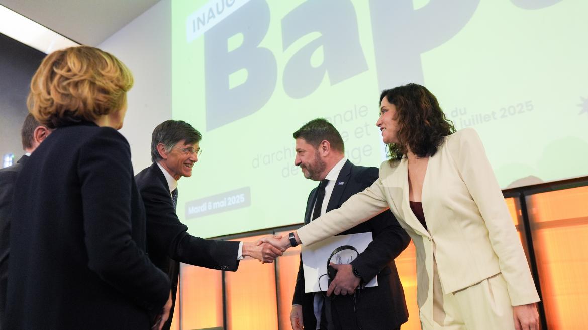 La presidenta Isabel Díaz Ayuso durante la Bienal de Arquitectura y Paisaje de Île-de-France