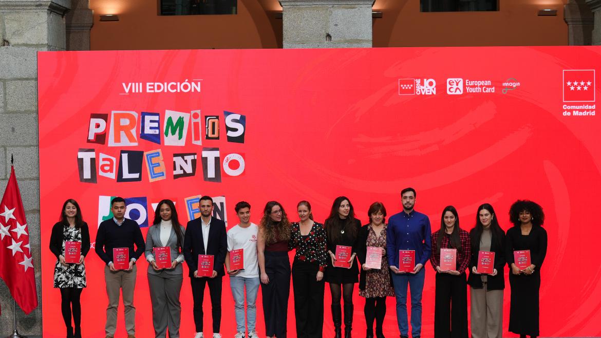 Dávila preside la entrega de la VIII edición de los Premios Talento Joven La consejera Ana Dávila durante la entrega de los Premios Talento Joven